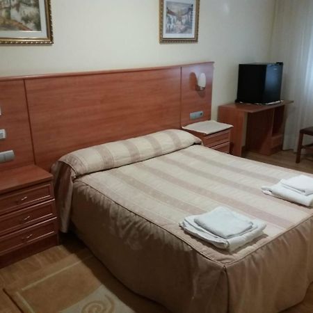 Hotel 2 De Mayo 2 Xinzo de Limia Zewnętrze zdjęcie