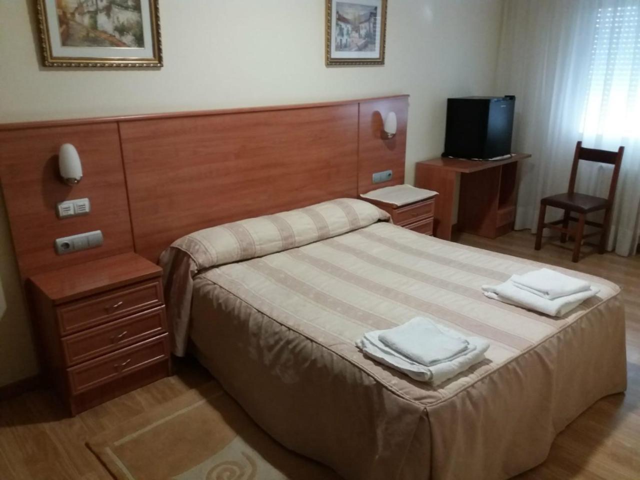 Hotel 2 De Mayo 2 Xinzo de Limia Zewnętrze zdjęcie